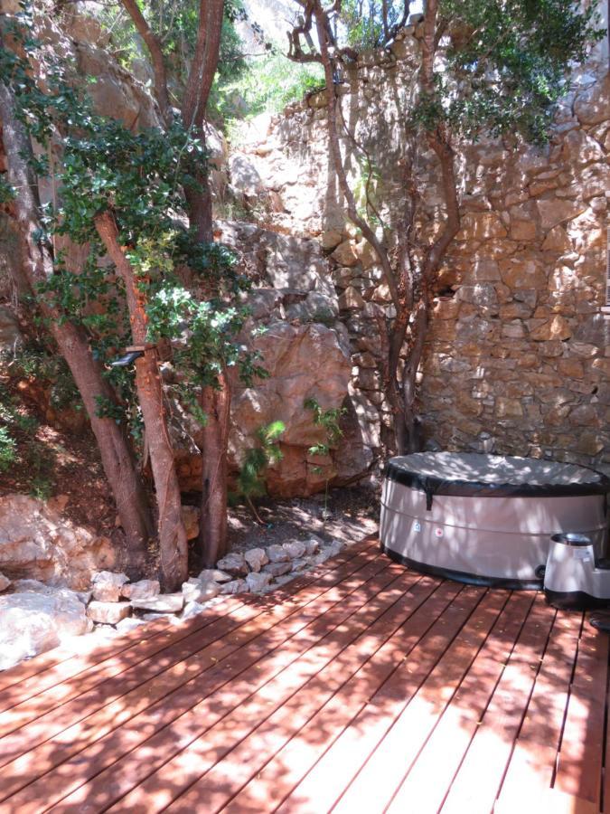 Ripaud, Private River Swimming, Hot Tub Apartment Villeseque-des-Corbieres